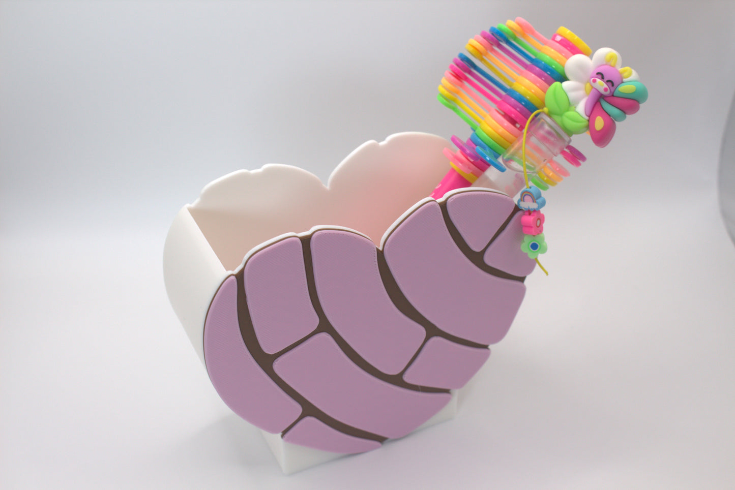 Heart-Shaped Modern Pen Holder – Pink and White Decorative Desk Organizer